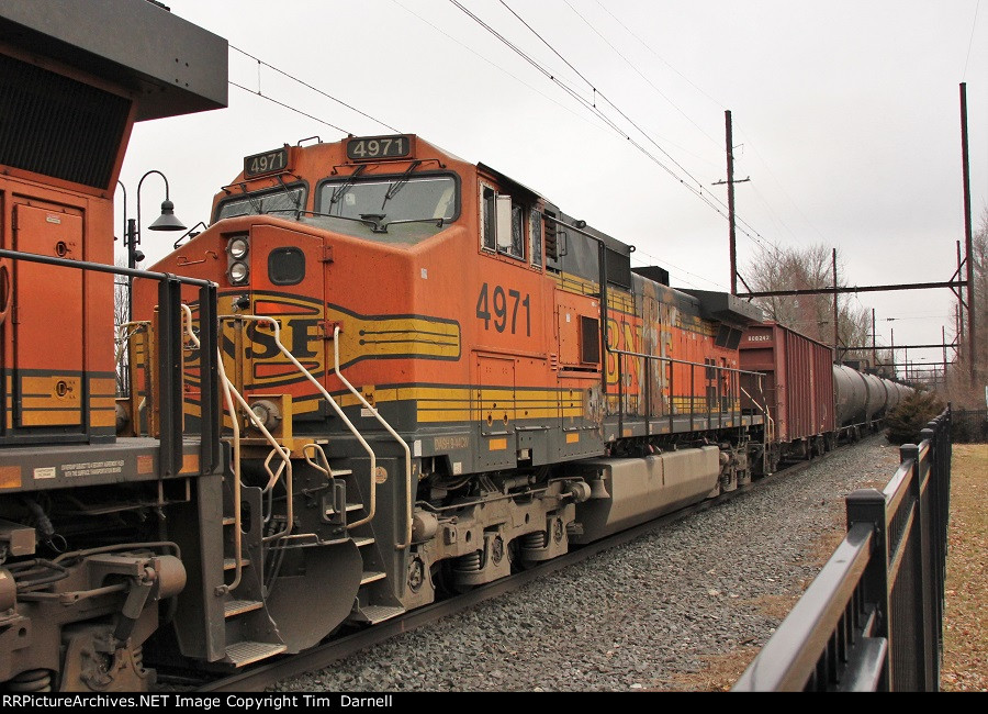 BNSF 4971 on K144